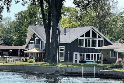 Image de Unforgettable 4 bedroom 3 bath waterfront cabin