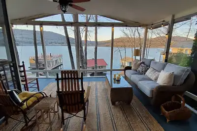 Image de Honeycomb Waterfront Lakehouse with deep water dock