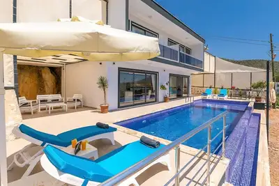 Image de Family villa with a beautiful view of nature