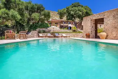 Stunning Countryside Finca - A/C, Private Pool, Great Location between Pollensa & Port de Pollensa!