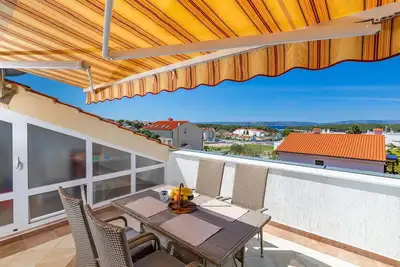 Bel appartement de 2 chambres à Punat