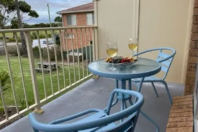 Image de Simple, clean and tidy beach unit opposite the beach