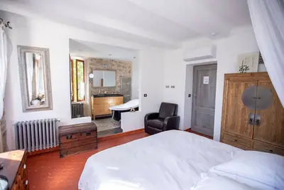 Image de \"Tilleul\" Room – Indulge in understated B&B luxury