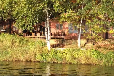 Image de Great fishing & sunset views, lakeside cabins joined by porch. 1 hour from Tc