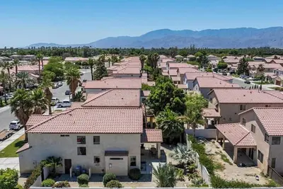 Image de Family Vacation Home 1. 8 miles from Coachella fest!