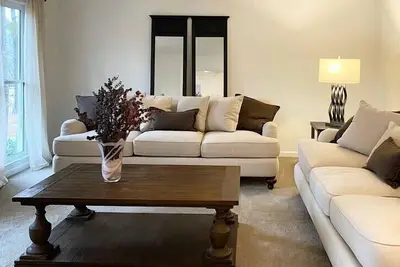 Image de 9min from Dt Alpharetta and Dt Roswell - Equestrian - River - Hike - Mtb Trail