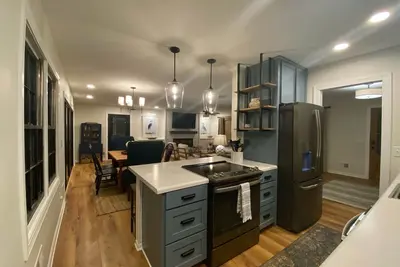 Image de Cozy ranch style home on Lake Murray with boat dock.