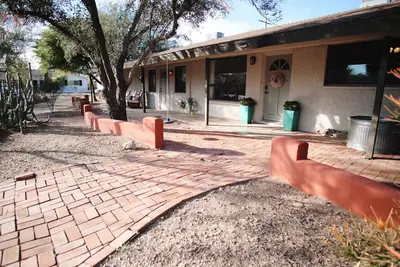 Image de Location, location, location!