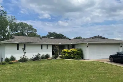 Image de Lakeside Retreat - Large Spacious Home with Gameroom!