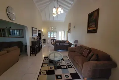 Image de Spacious Property with spectacular scenic views-10 minutes from Ocho