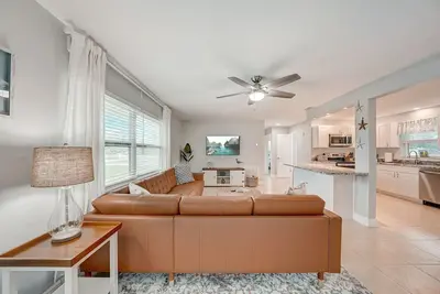 Image de Beach Escape: King Bed + Game Garage Near Irb