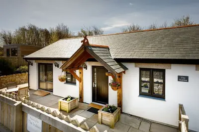 The Stables - Spacious Cottage with Hot Tub