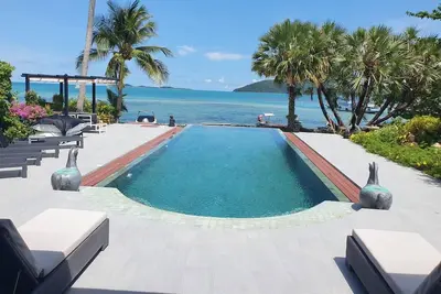 Image de Thai style Villa directly on the beach.
