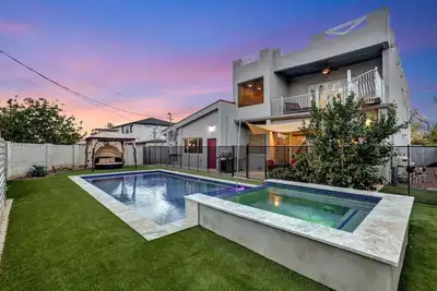Image de This house is a 6 bedroom(s), 4 bathrooms, located in Phoenix, Az.