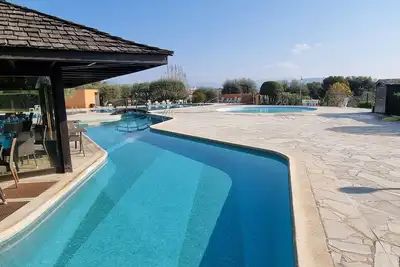 Image de Nice 3 P. Vue panoramique, Mer et Montagne. Pool. 10 mn de la plage et la Prom