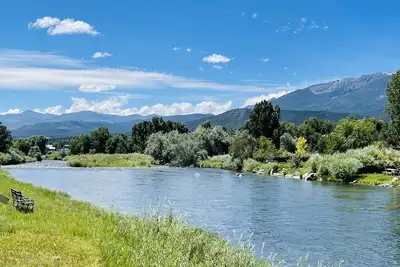 Image de Secluded Riverfront Retreat w/hot tub & private river access