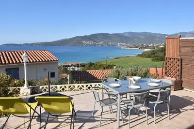 Petite maison avec magnifique vue mer à 300m de la plage - Sagone