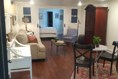 Image de Elegant private suite located downtown historical Chickamauga, Ga