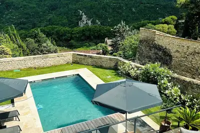 Image de Villa Beauregard centre Uzès avec vue sur la vallée de l’heure et piscine