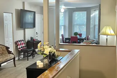 Image de Beautiful Two Level Apt in Dc