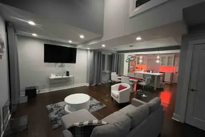 Image de 2686- The Lions Den! ! ! (420)