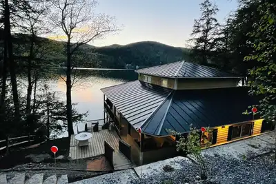 Image de Cheerful waterfront 4 bedroom brand new Lake Cottage