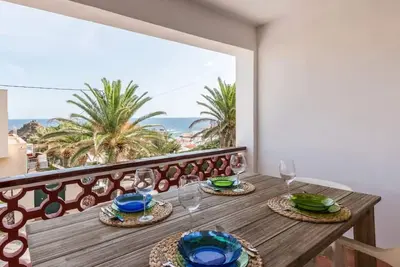 Image de Charming 3 bedroom apart. 10 mts walking from beach