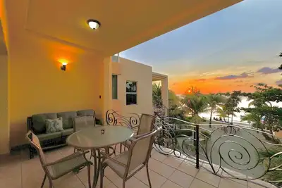 Image de Sky View Condo #1 @ Coral Sands, West Bay Beach