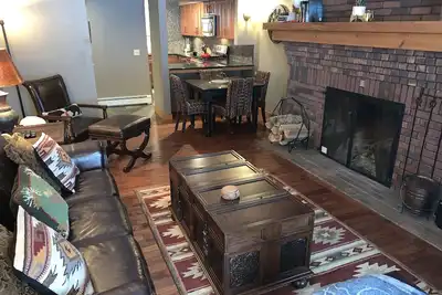 Image de Upscale Ski In/Out Two Bedroom Sunrise End Unit Condo Steps From the Trail