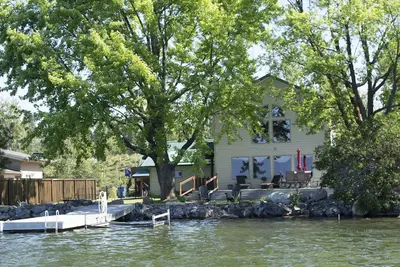 Image de Lakefront home with Dock and lagoon access in Bigfork