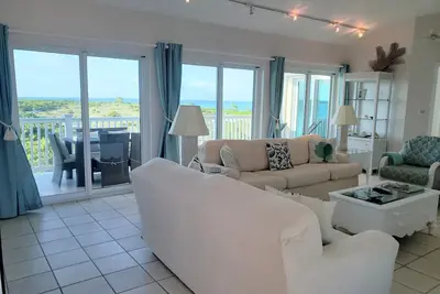 Image de Beautiful Ocean View 3 Bedroom Condo on the Beach
