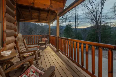 Image de Family Friendly Cabin w/ Hot Tub, Fishing Pond & Game Room 45min to Asheville