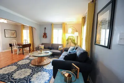 Image de 2 Beautiful Homes for 1 Amazing Experience! Sleeps 17