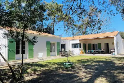 Image de Villa Oléron 17 couchages, très proche océan (800m) et tous commerces (100m)