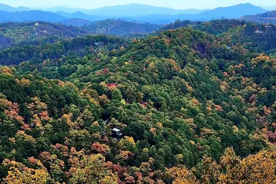 Image de Best Smokie Mountain Views all the way into Nc! Cleanest Bathrooms & Hot tub!