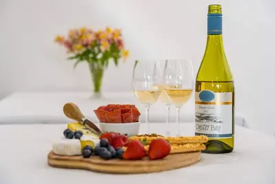 Image de The Family Hub with wifi and pets, covered outdoor entertaining area with Bbq