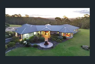 Image de Beautiful Estate in Tea Gardens, 15 mins from the Beach!