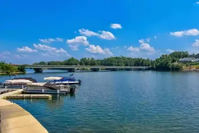 Image de Lovely Lake Condo with Boat Slip and Pool