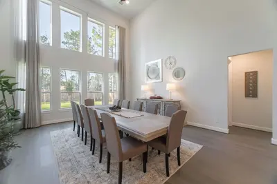 Image de Ample 4bd + Media Room + Home Office in Woodlands