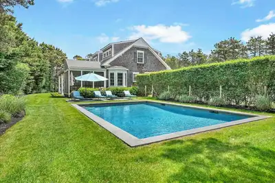 Image de Coastal Katama Escape with Pool – Just Minutes from South Beach