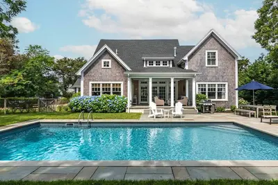 Image de Luxurious Katama Farmhouse With Pool