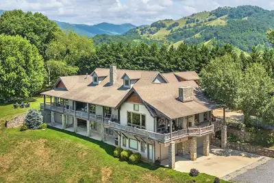Image de Luxury Mountain Estate w Panoramic Mountain Views