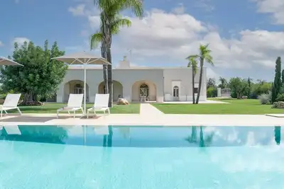 Image de Villa à Ostuni avec 5 chambres à coucher, 8 couchages