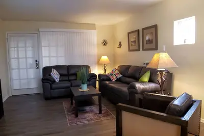 Image de 💖Modern, Clean&Comfy Stay|Ac|<2 mi UofA| Pets Ok💖