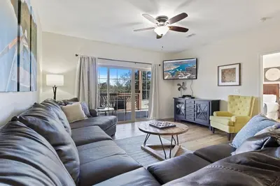 Image de Fabulous Spacious Condo with Lake Access & Boat Slip and Free Local Attraction Tickets!