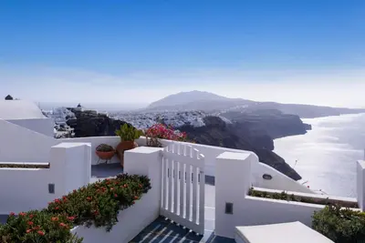 Image de Zenith Blue Villas - Traditional Honeymoon Cave Suite with 2 Hot Tubs