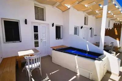 Image de Muses Cycladic Suites - Compact Two-Bedroom Suite with Outdoor Hot Tub