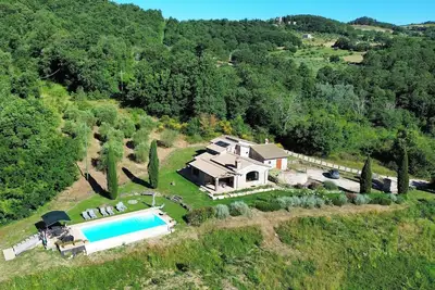Image de Luxury traditional Villa with private infinity pool. Stunning views of Todi