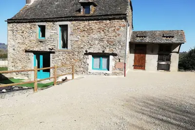 Image de Maison indépendante du XIXe siècle dans un corps de ferme su Ségala Aveyronnais