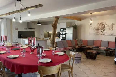 Image de Charmant Gîte Familial avec Piscine, Jardin et Aire de Jeux - Capacité 15 Pers, Blomard